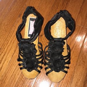 Cute wood black flower sandals